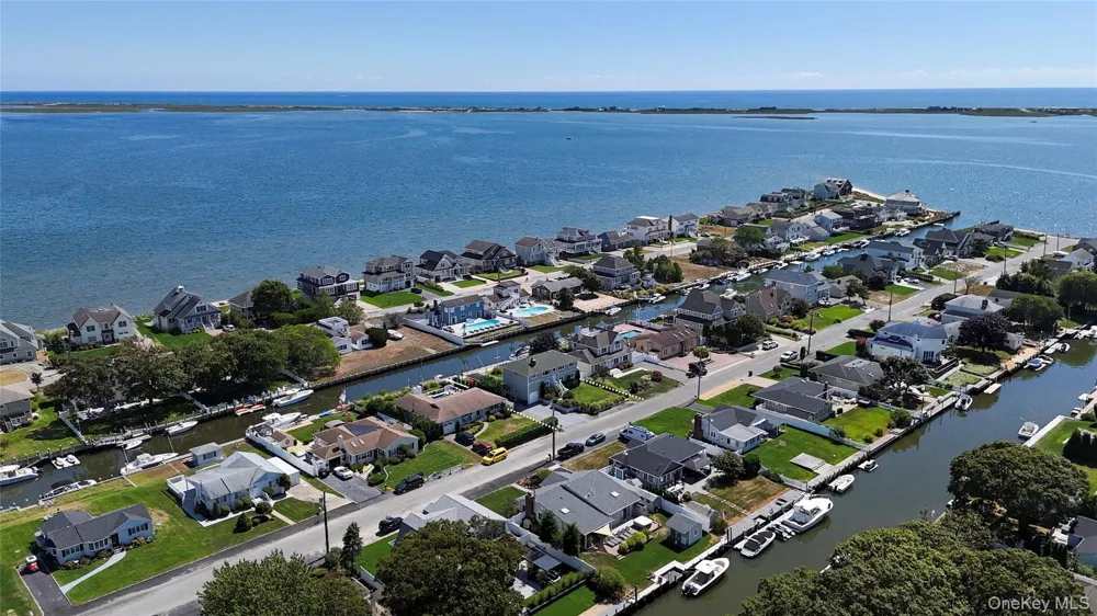 15 Marlin Road East Quogue, NY 11942