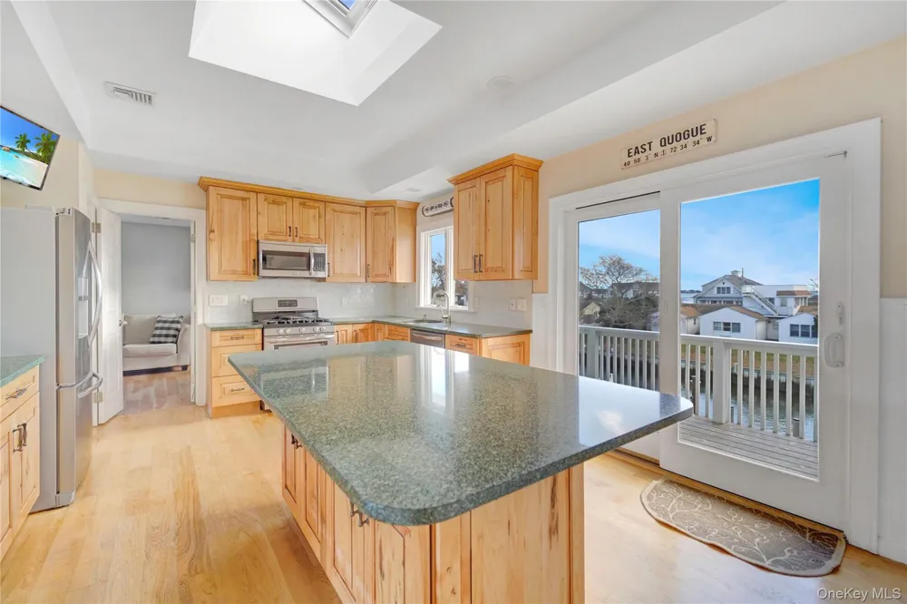 15 Marlin Road East Quogue, NY 11942