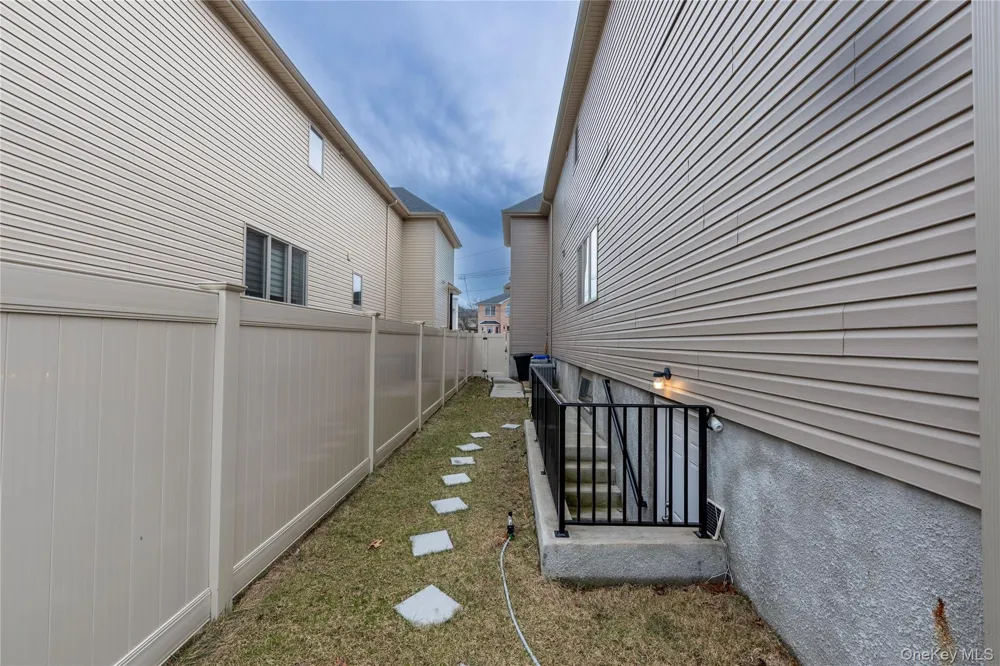 25 Sanford Staten Island, NY 10307