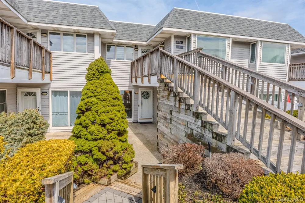 805 Bluffs Drive #805 Baiting Hollow, NY 11933