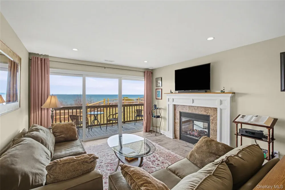 805 Bluffs Drive #805 Baiting Hollow, NY 11933