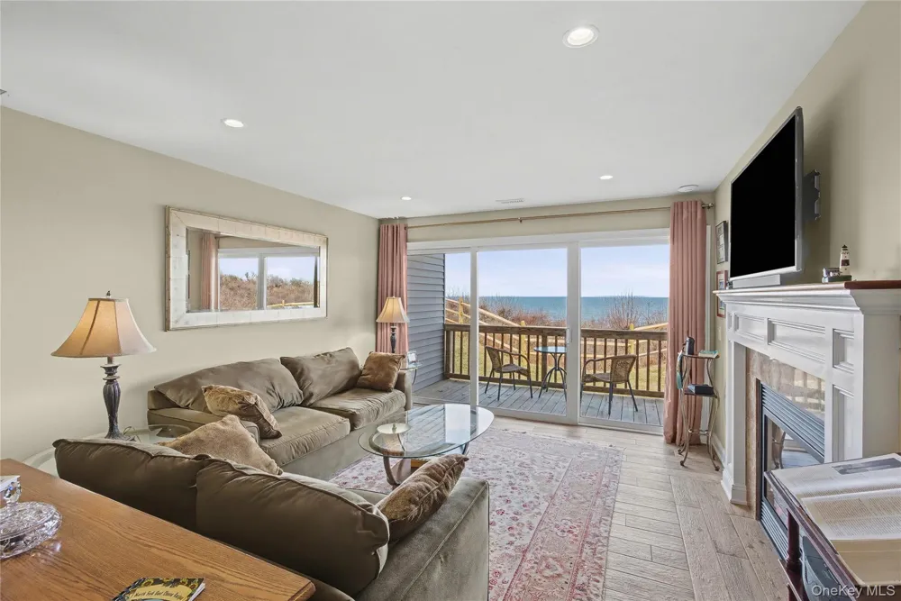 805 Bluffs Drive #805 Baiting Hollow, NY 11933