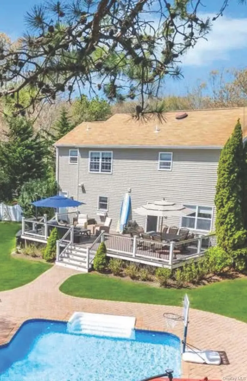 9 Deborah Drive Quiogue, NY 11978