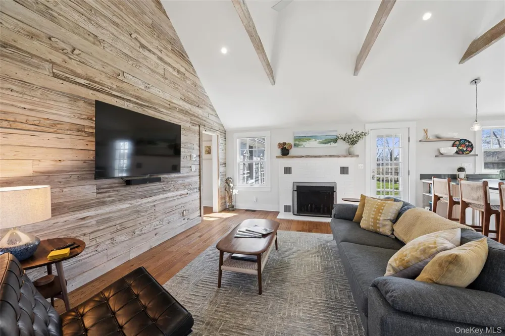 250 Oak Road New Suffolk, NY 11956