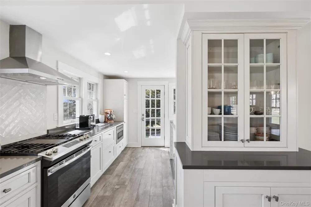 250 Oak Road New Suffolk, NY 11956