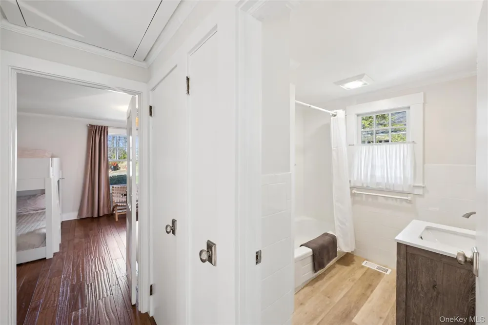 250 Oak Road New Suffolk, NY 11956