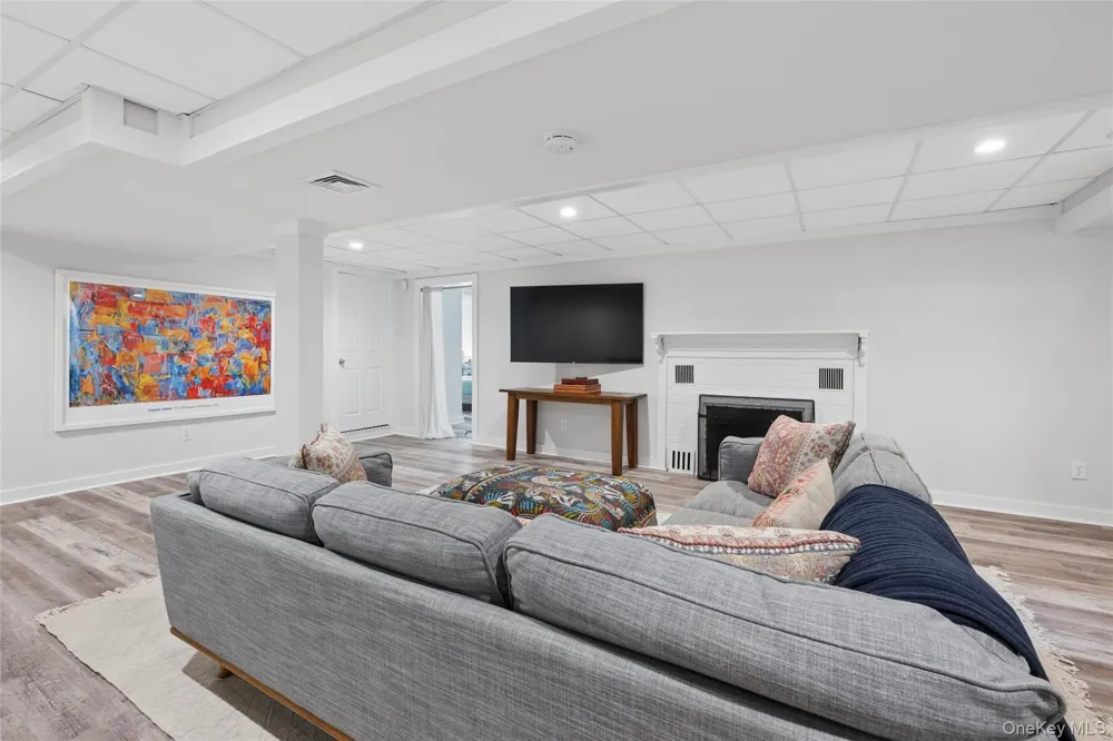 250 Oak Road New Suffolk, NY 11956