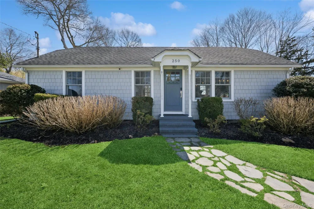 250 Oak Road New Suffolk, NY 11956