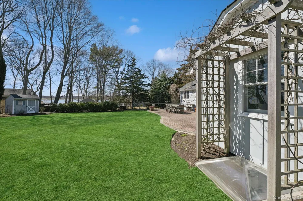 250 Oak Road New Suffolk, NY 11956