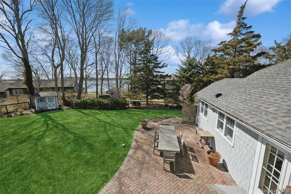 250 Oak Road New Suffolk, NY 11956
