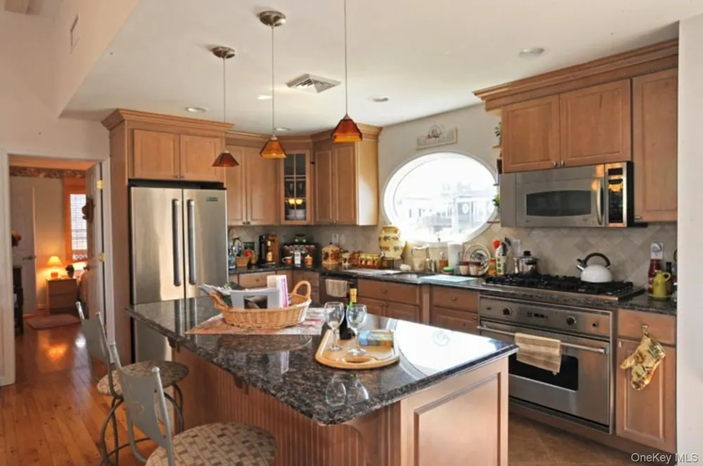 900 Dune Road Westhampton Beach, NY 11978