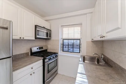 7811 Main Street #1G