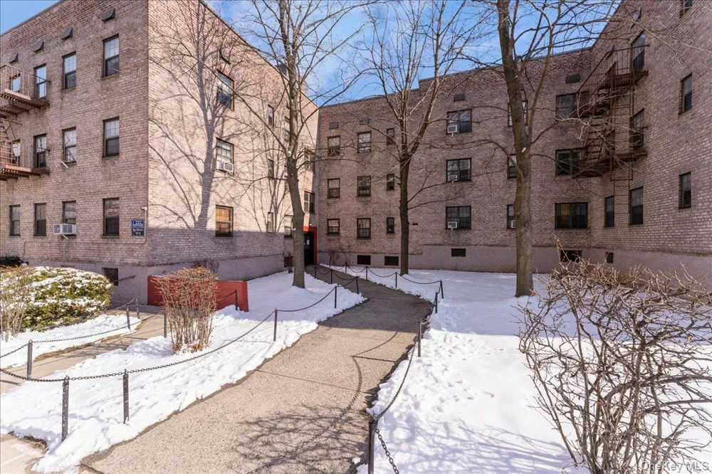 7811 Main Street #1G Flushing, NY 11367