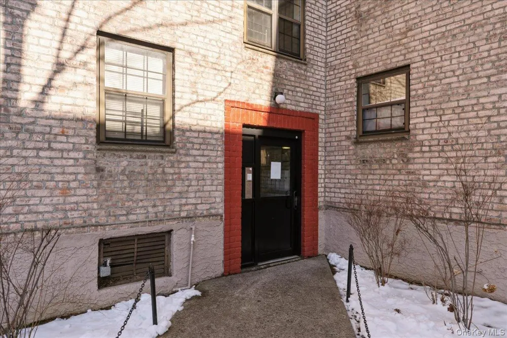 7811 Main Street #1G Flushing, NY 11367