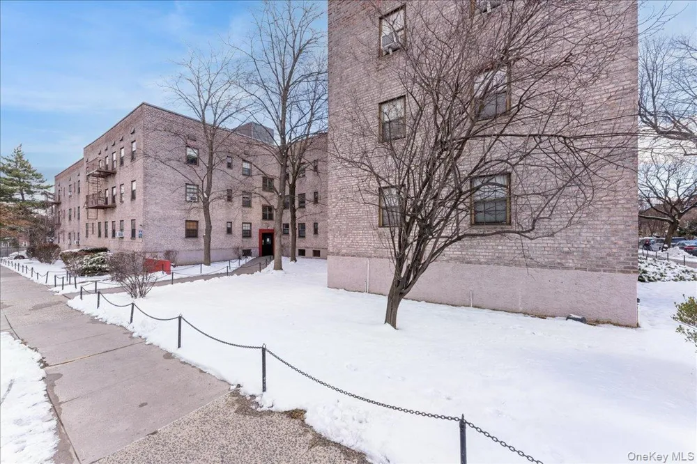 7811 Main Street #1G Flushing, NY 11367