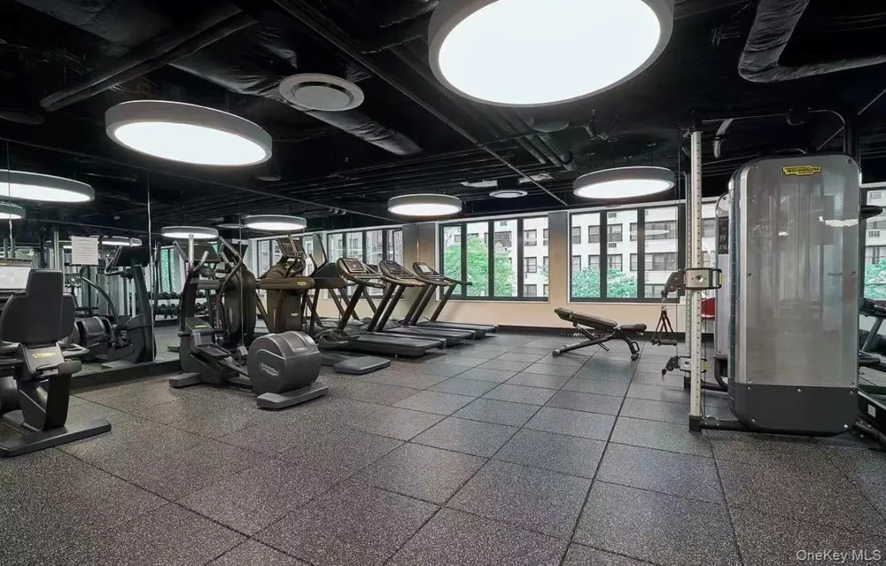 591 3rd Avenue #17A New York (Manhattan), NY 10016
