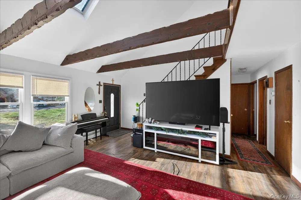 528 Lockwood Drive Shirley, NY 11967