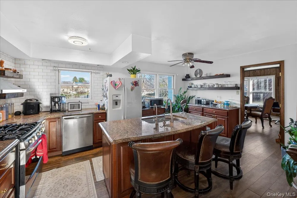 528 Lockwood Drive Shirley, NY 11967