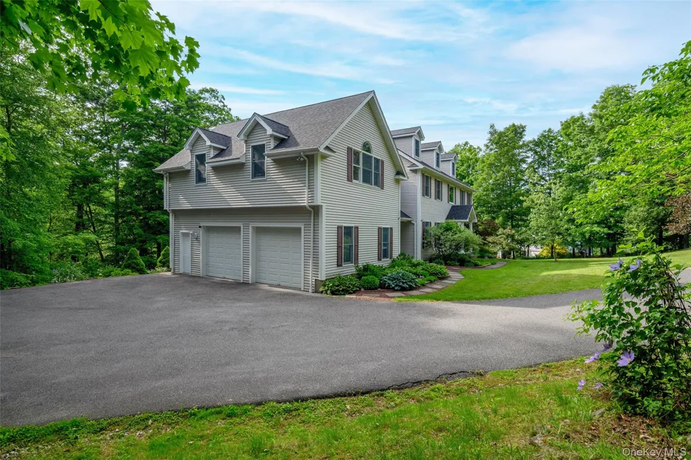 17 Weldon Woods Connecticut Road New Fairfield, CT 06812