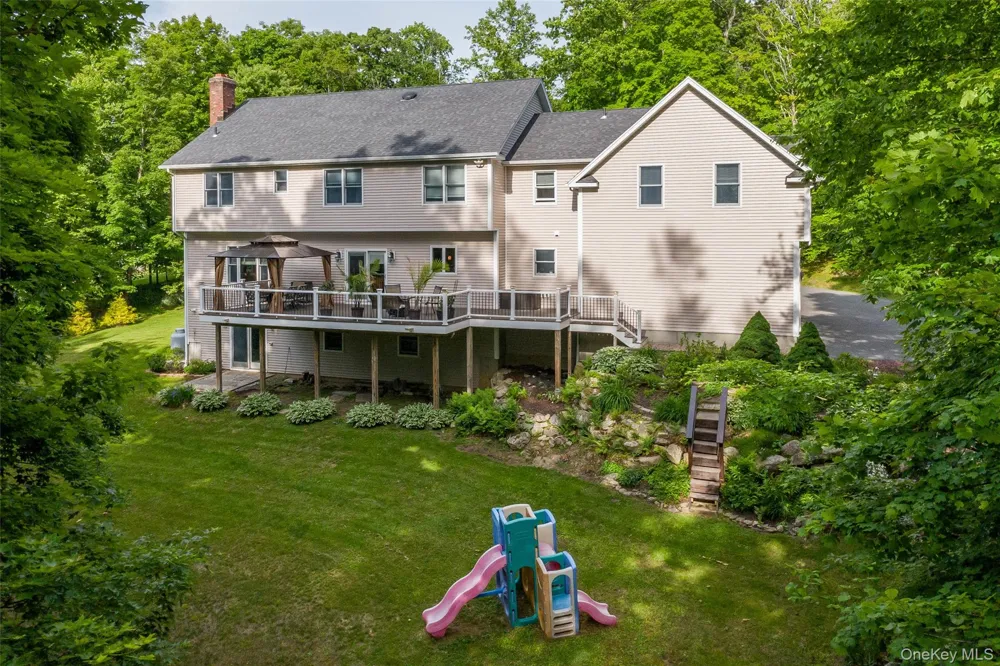 17 Weldon Woods Connecticut Road New Fairfield, CT 06812