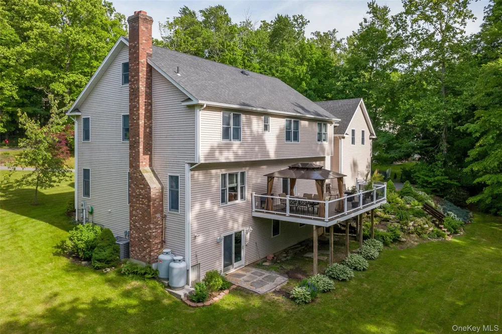17 Weldon Woods Connecticut Road New Fairfield, CT 06812