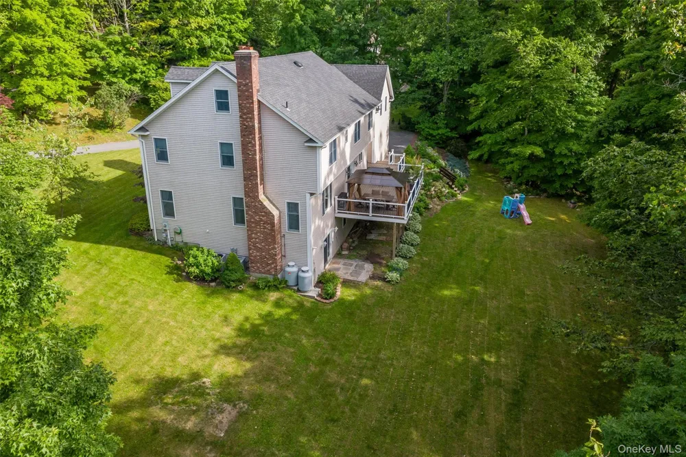 17 Weldon Woods Connecticut Road New Fairfield, CT 06812