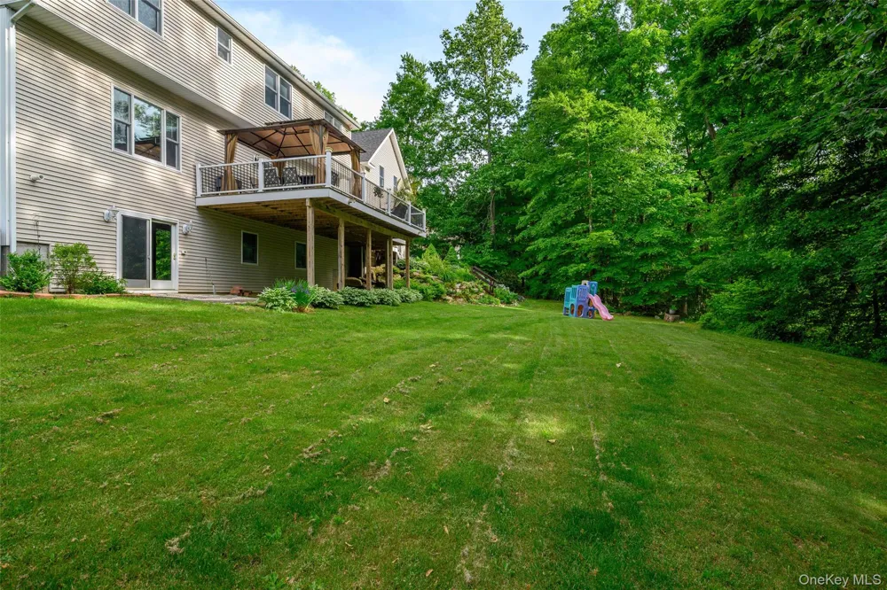 17 Weldon Woods Connecticut Road New Fairfield, CT 06812
