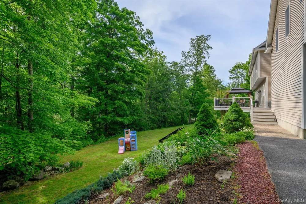 17 Weldon Woods Connecticut Road New Fairfield, CT 06812