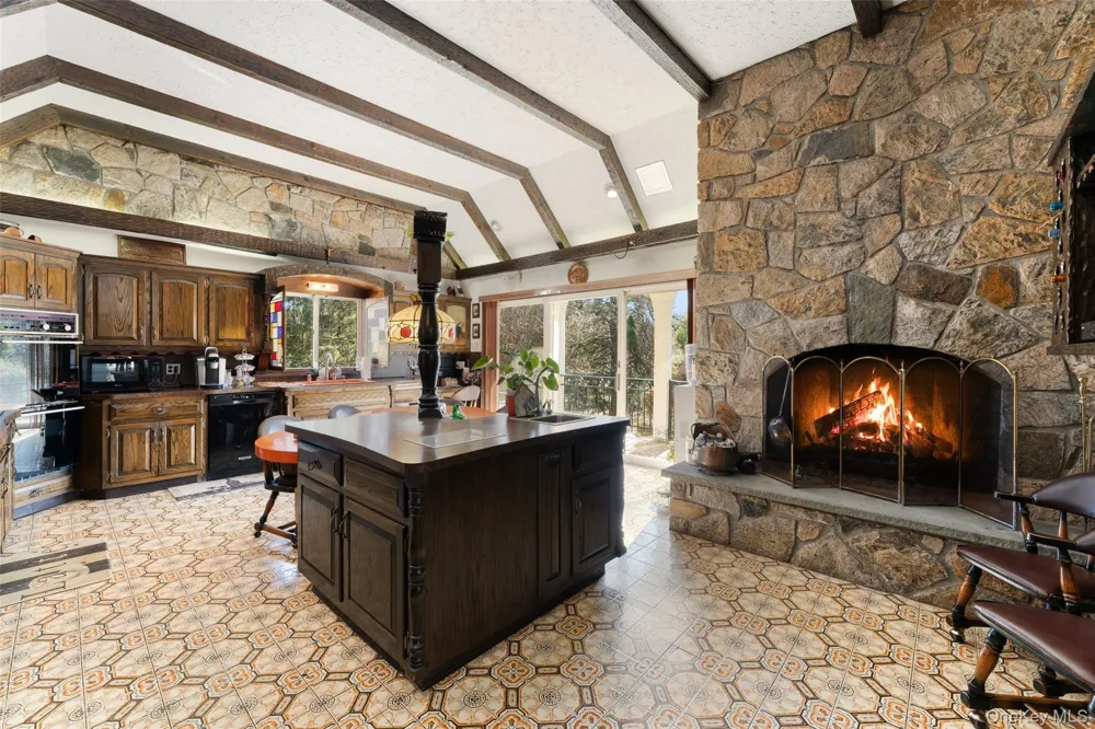 105 Cross Pond Road Pound Ridge, NY 10576