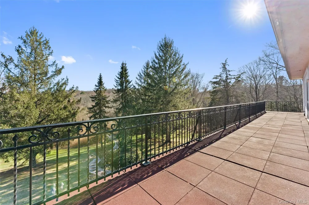 105 Cross Pond Road Pound Ridge, NY 10576