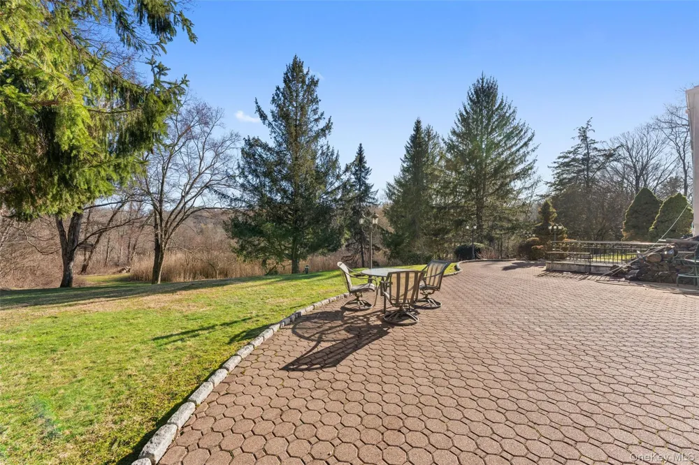 105 Cross Pond Road Pound Ridge, NY 10576