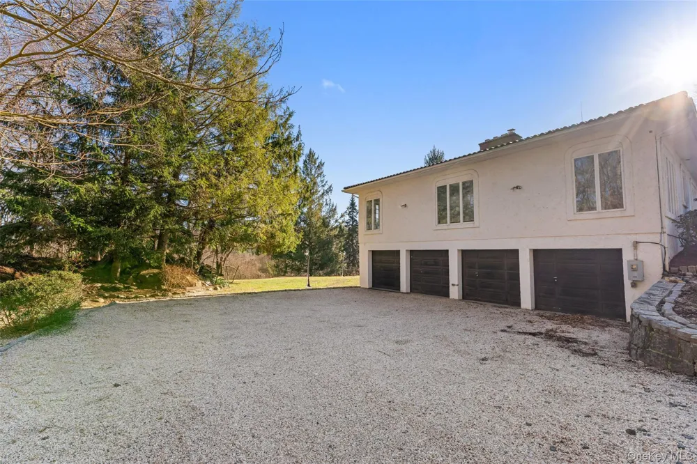 105 Cross Pond Road Pound Ridge, NY 10576