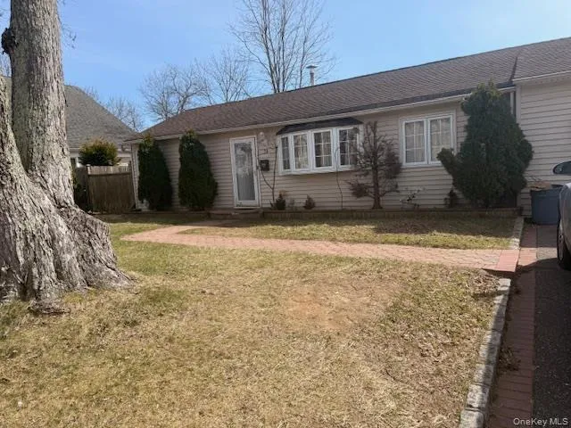 30 Tamarack Street Central Islip, NY 11722