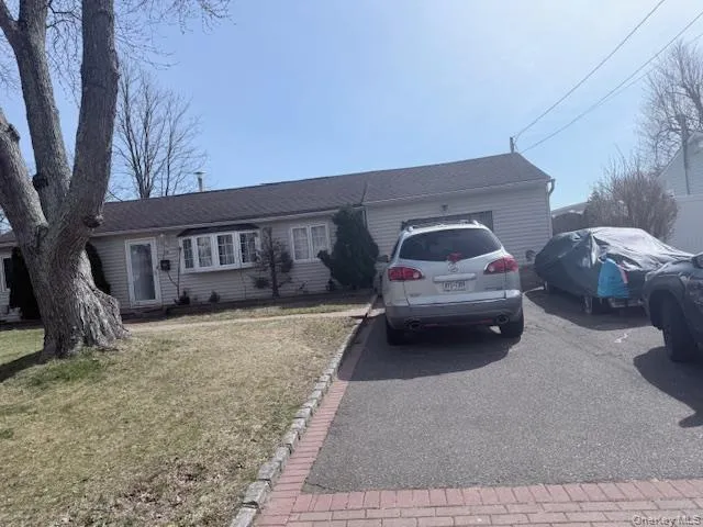 30 Tamarack Street Central Islip, NY 11722