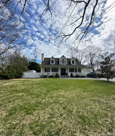 48 Columbine Avenue Hampton Bays, NY 11946