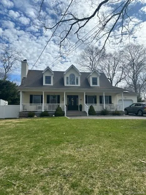 48 Columbine Avenue Hampton Bays, NY 11946