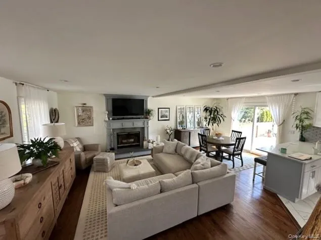 48 Columbine Avenue Hampton Bays, NY 11946