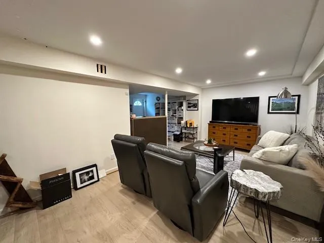 48 Columbine Avenue Hampton Bays, NY 11946