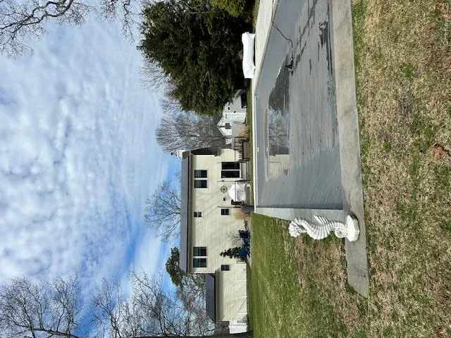 48 Columbine Avenue Hampton Bays, NY 11946