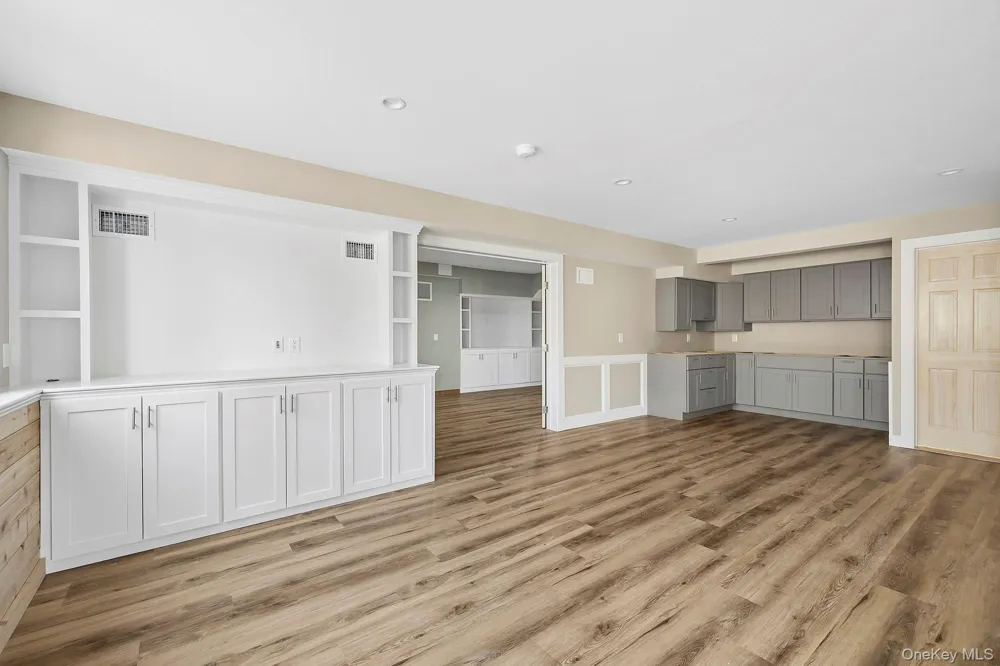 178 Main Road Riverhead, NY 11901