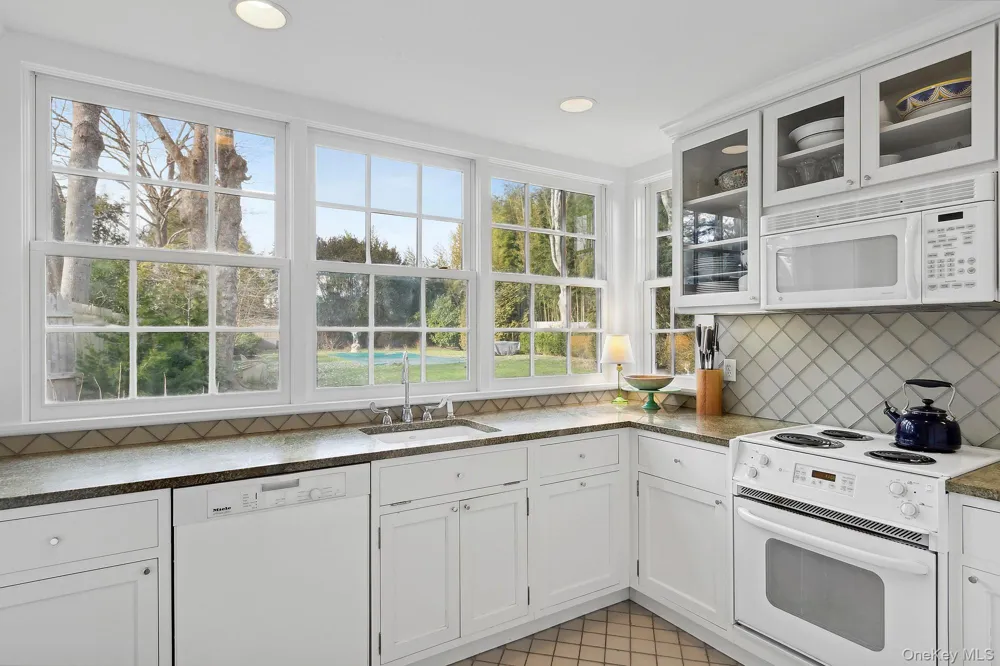 393 Hill Street Southampton, NY 11968