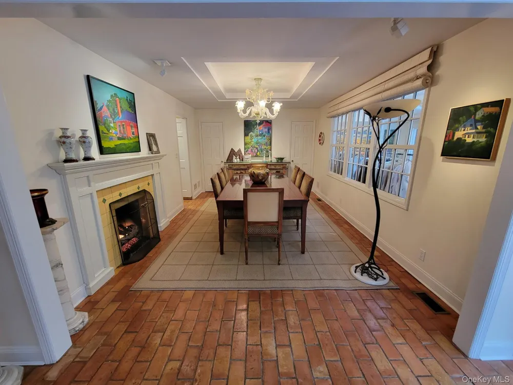 29 Argyle Road Albertson, NY 11507