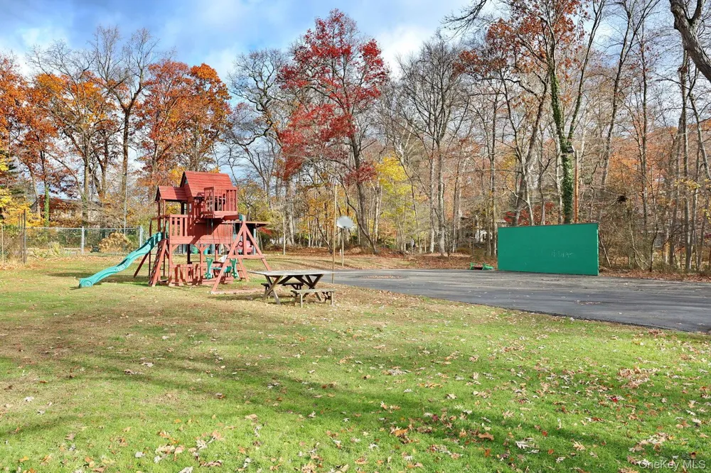 68 Hickory Hill Lane Tappan, NY 10983