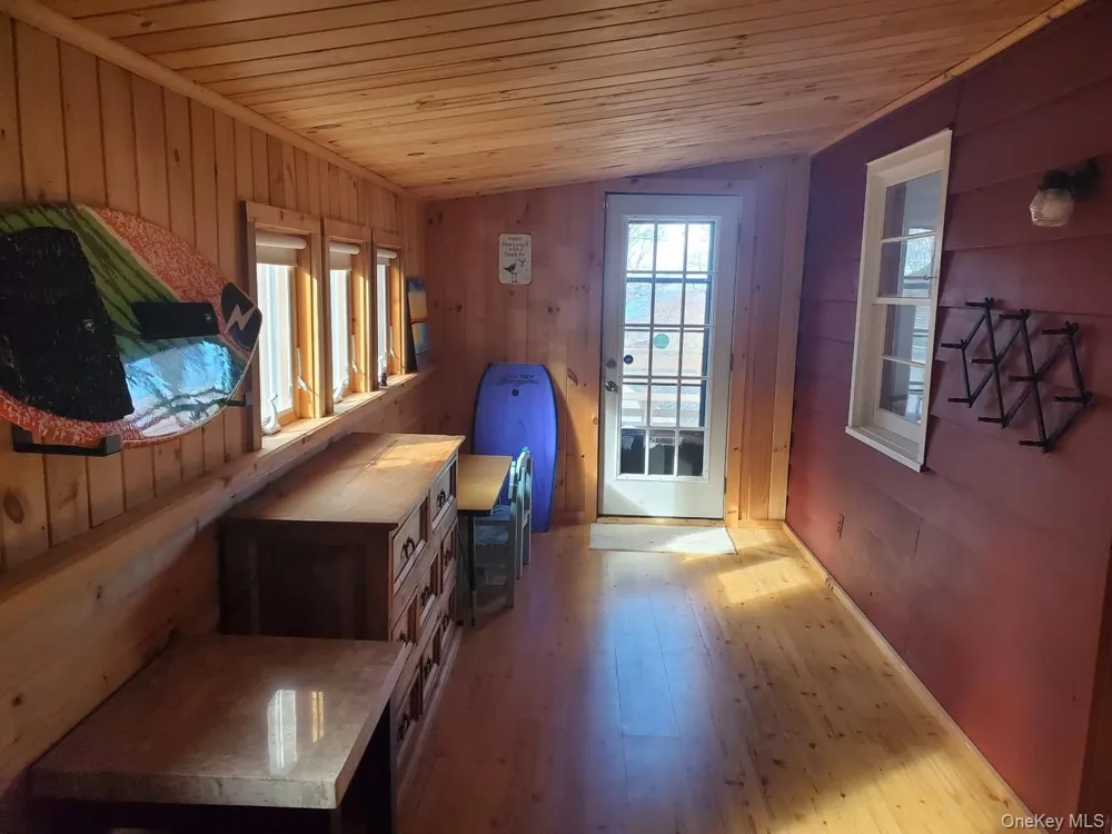 15 E Way Path Baiting Hollow, NY 11933