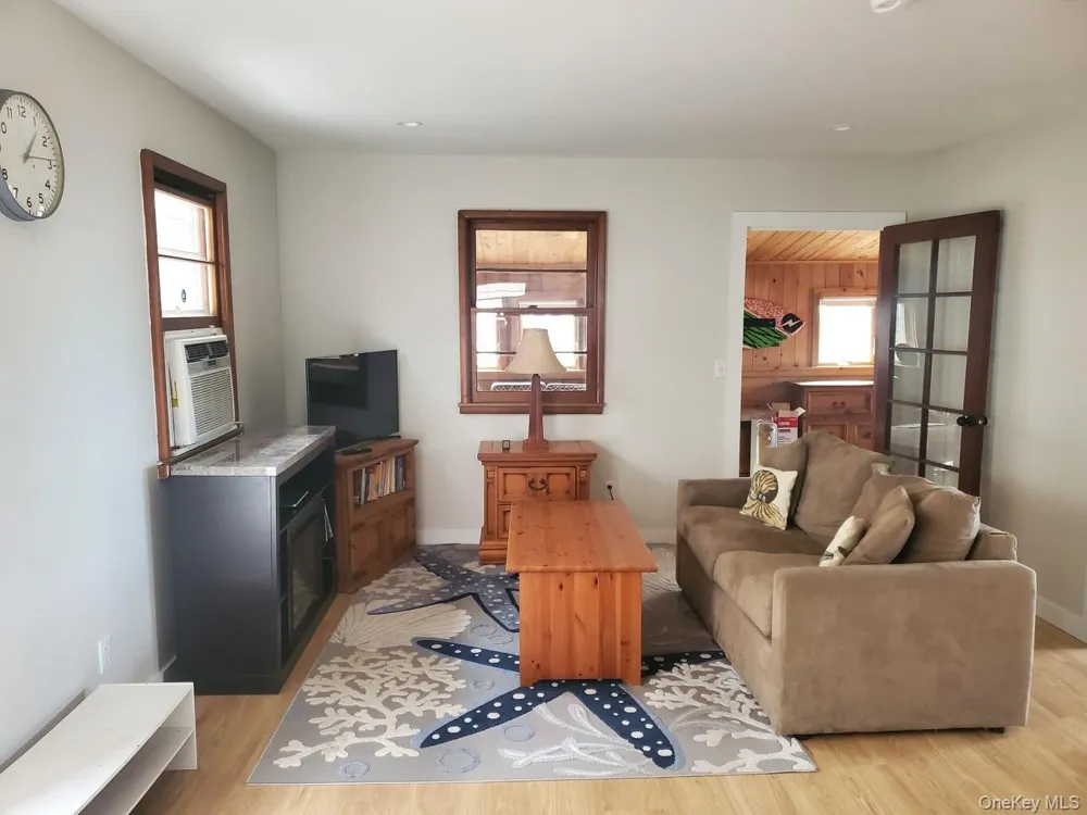 15 E Way Path Baiting Hollow, NY 11933