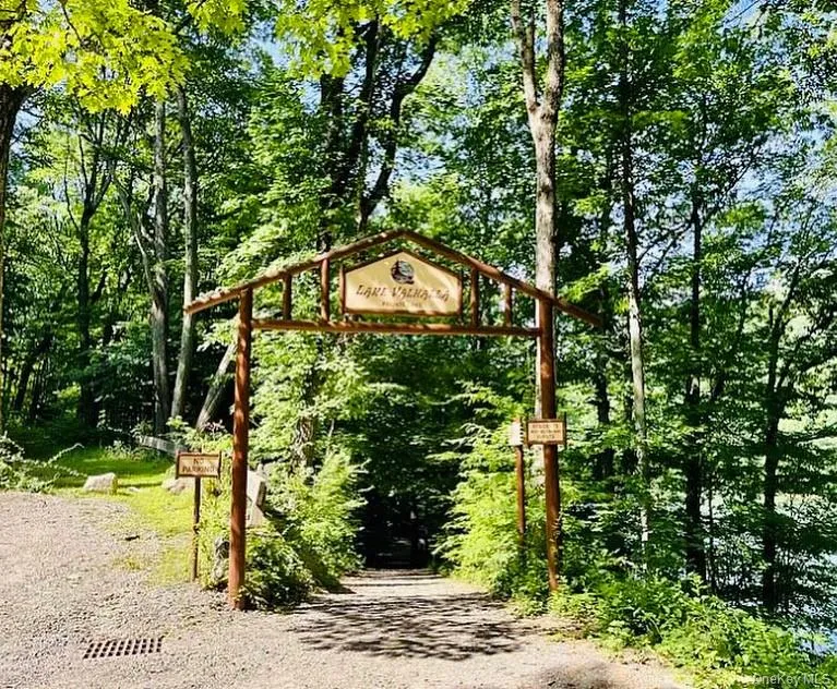 11 Locust Drive Cold Spring, NY 10516