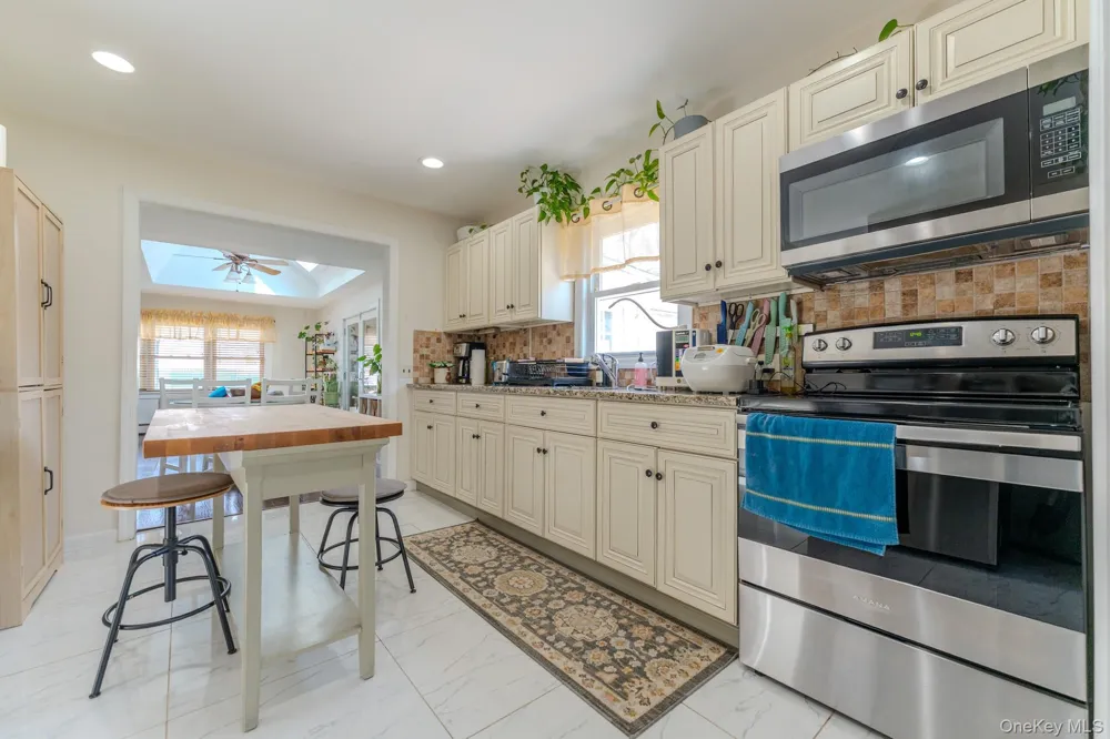 33 Manor Drive Shirley, NY 11967