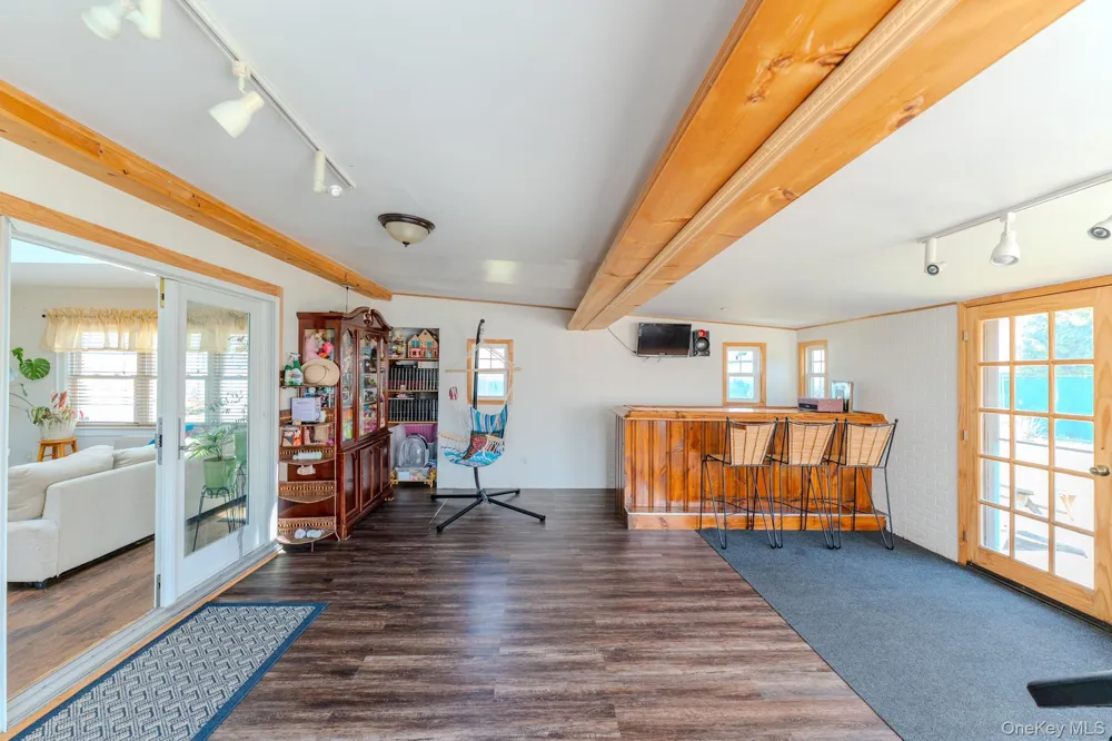 33 Manor Drive Shirley, NY 11967