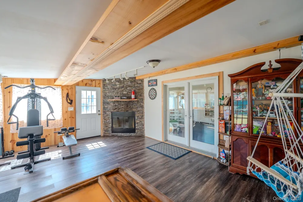 33 Manor Drive Shirley, NY 11967