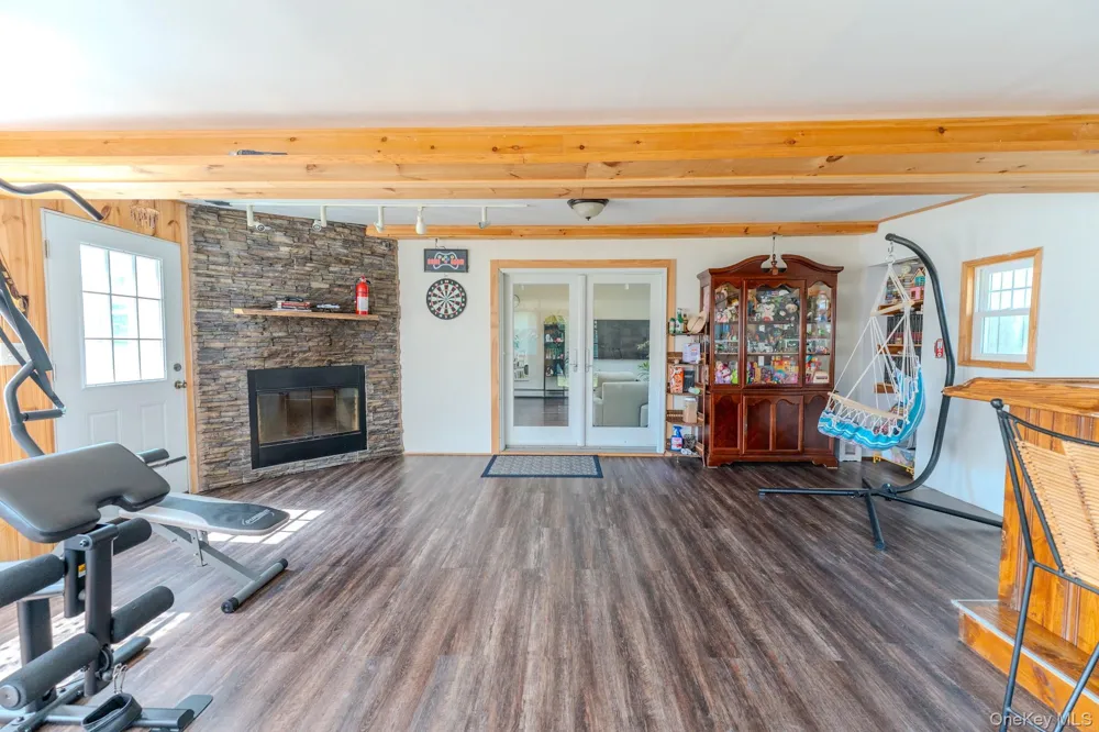 33 Manor Drive Shirley, NY 11967